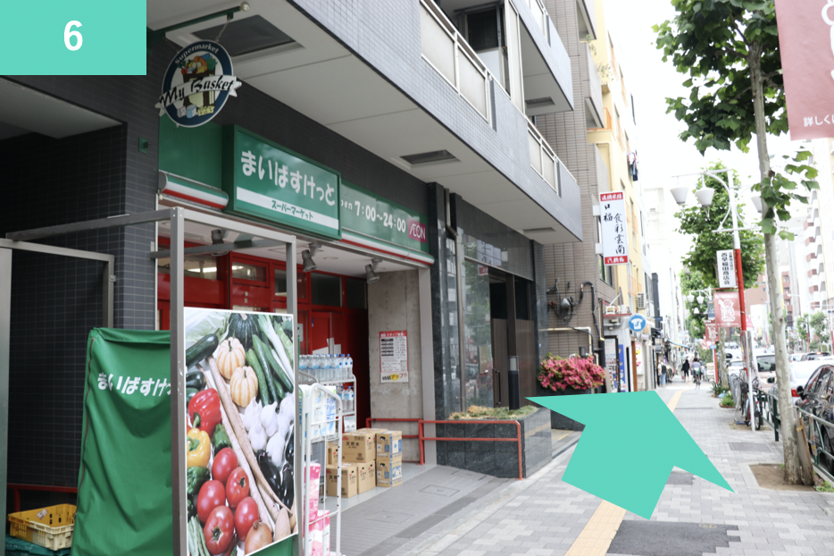 ファミリーマートさん、まいばすけっとさんを通り過ぎ直進します
