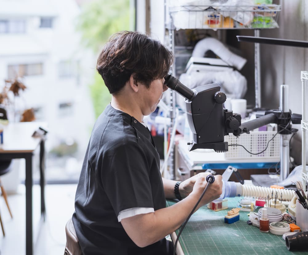 専属歯科技工士による即時コミュニケーションと高精度な技工物
